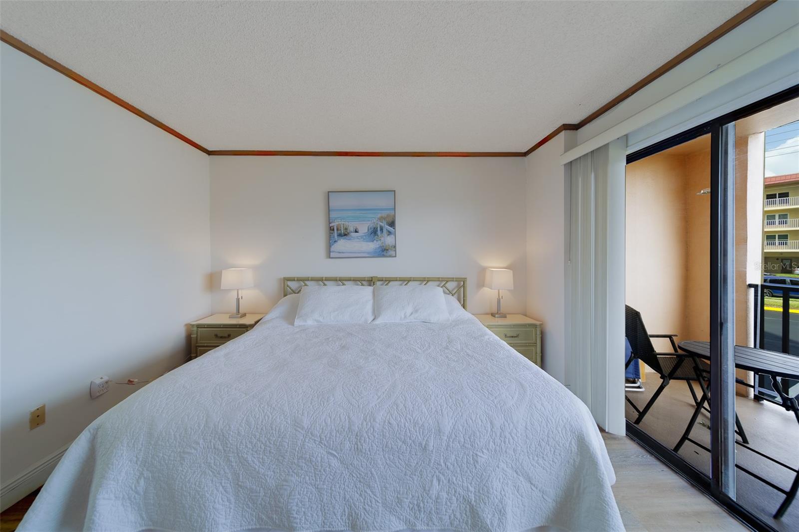 Image 36 of 78 For 51 Island Way 101