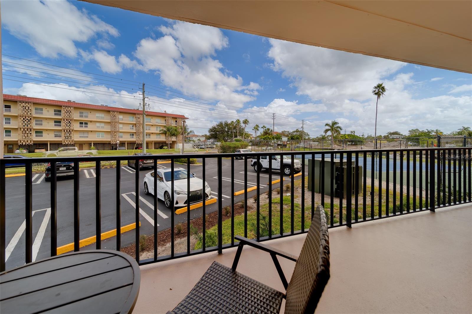 Image 38 of 78 For 51 Island Way 101