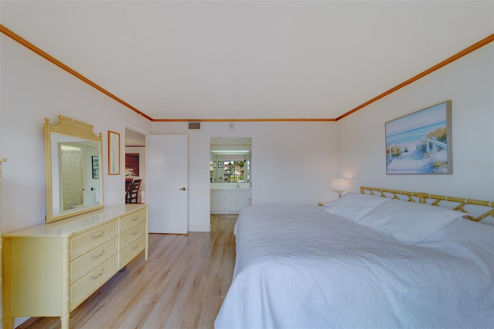 Image 42 of 78 For 51 Island Way 101