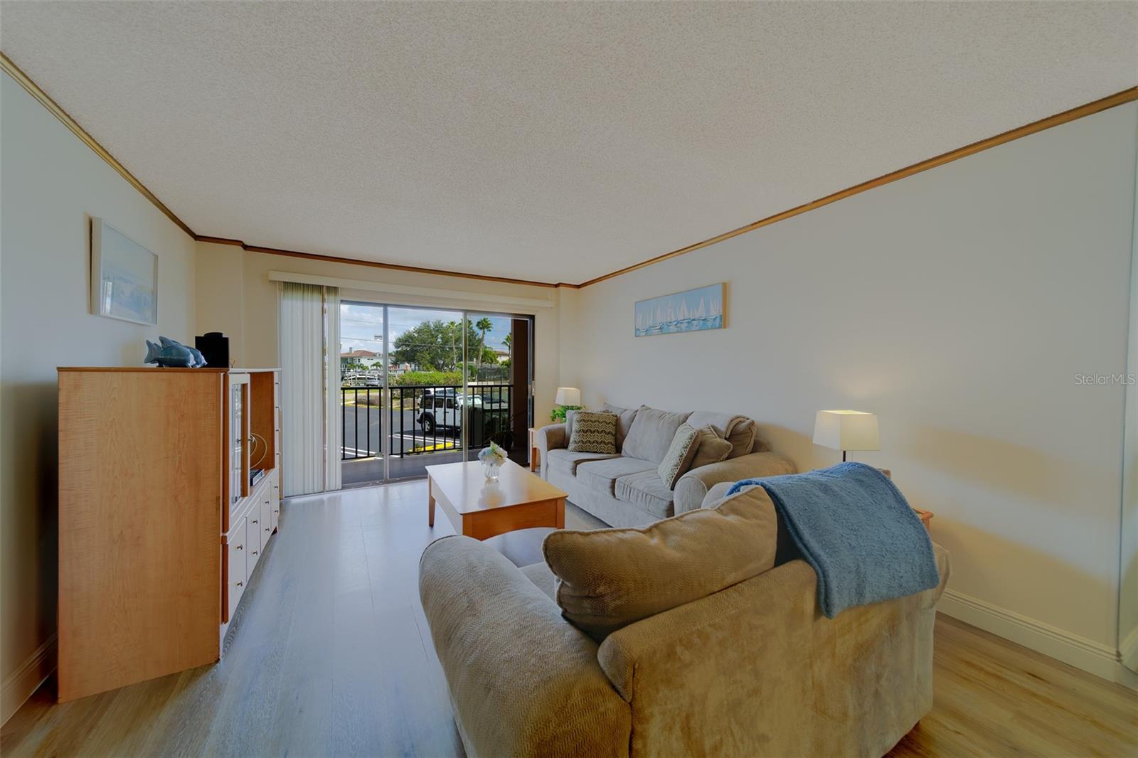 Image 43 of 78 For 51 Island Way 101