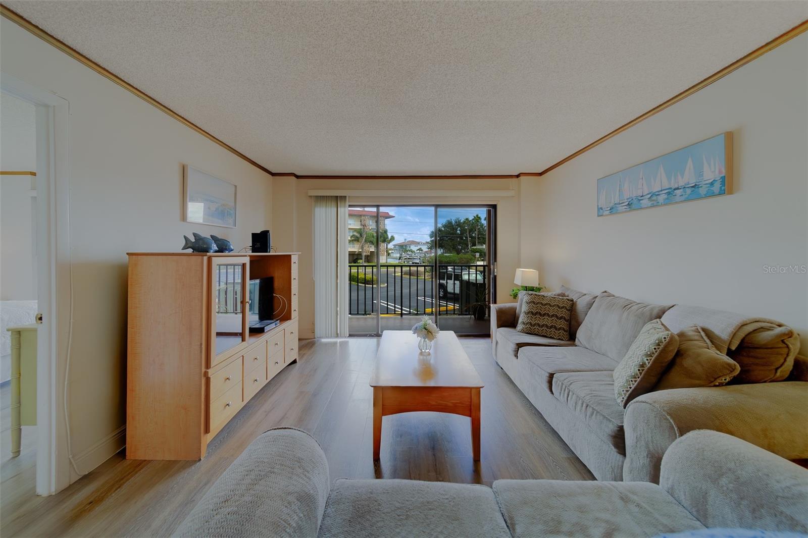 Image 44 of 78 For 51 Island Way 101