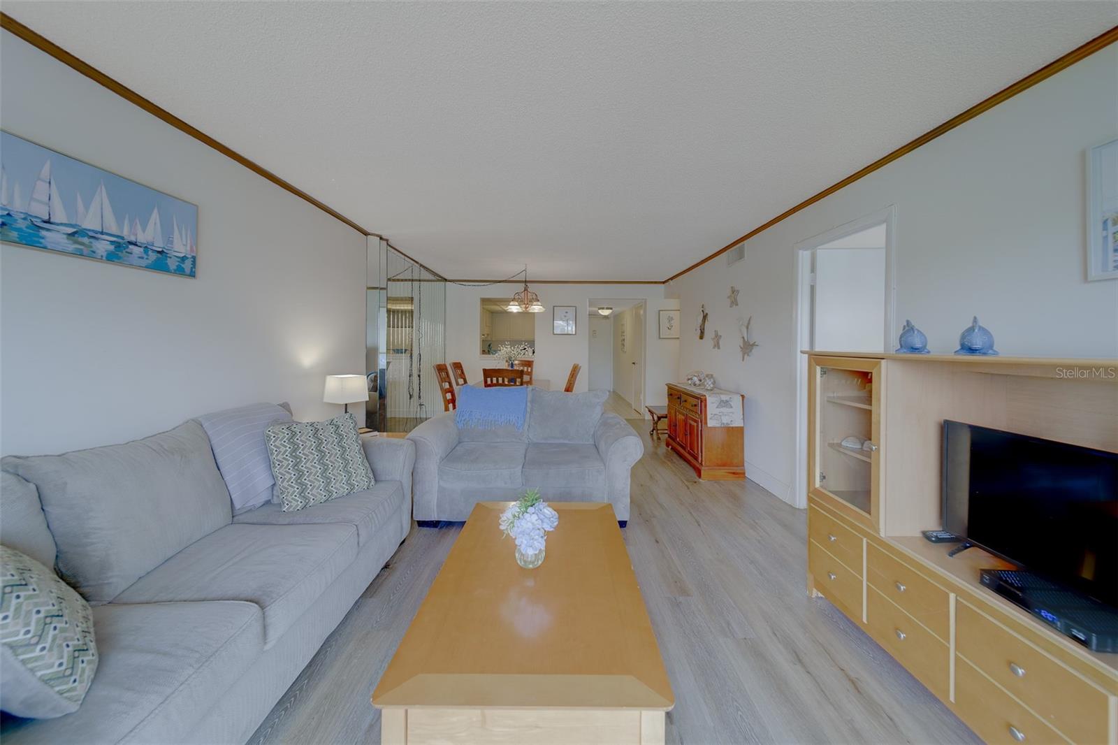 Image 45 of 78 For 51 Island Way 101