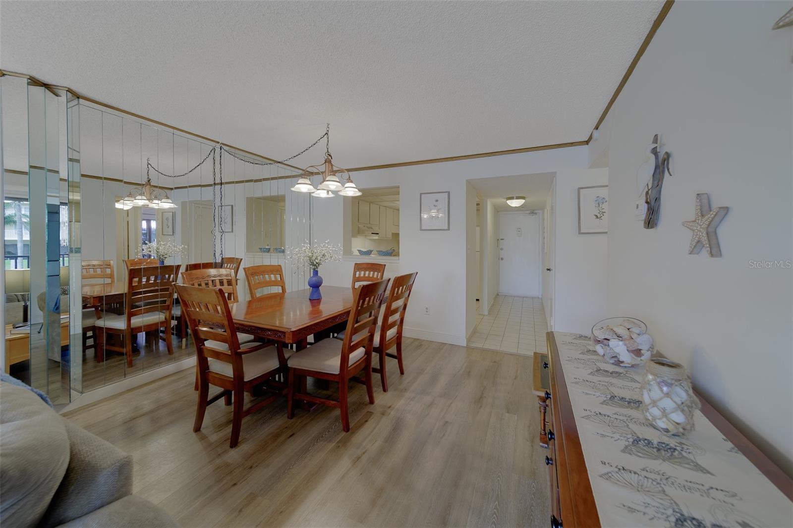 Image 46 of 78 For 51 Island Way 101