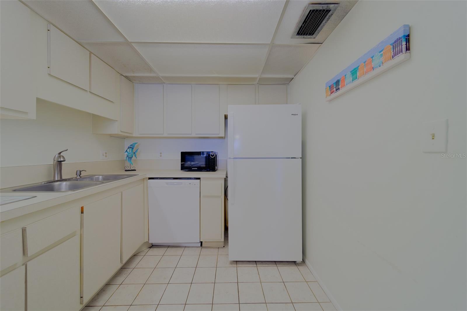 Image 53 of 78 For 51 Island Way 101