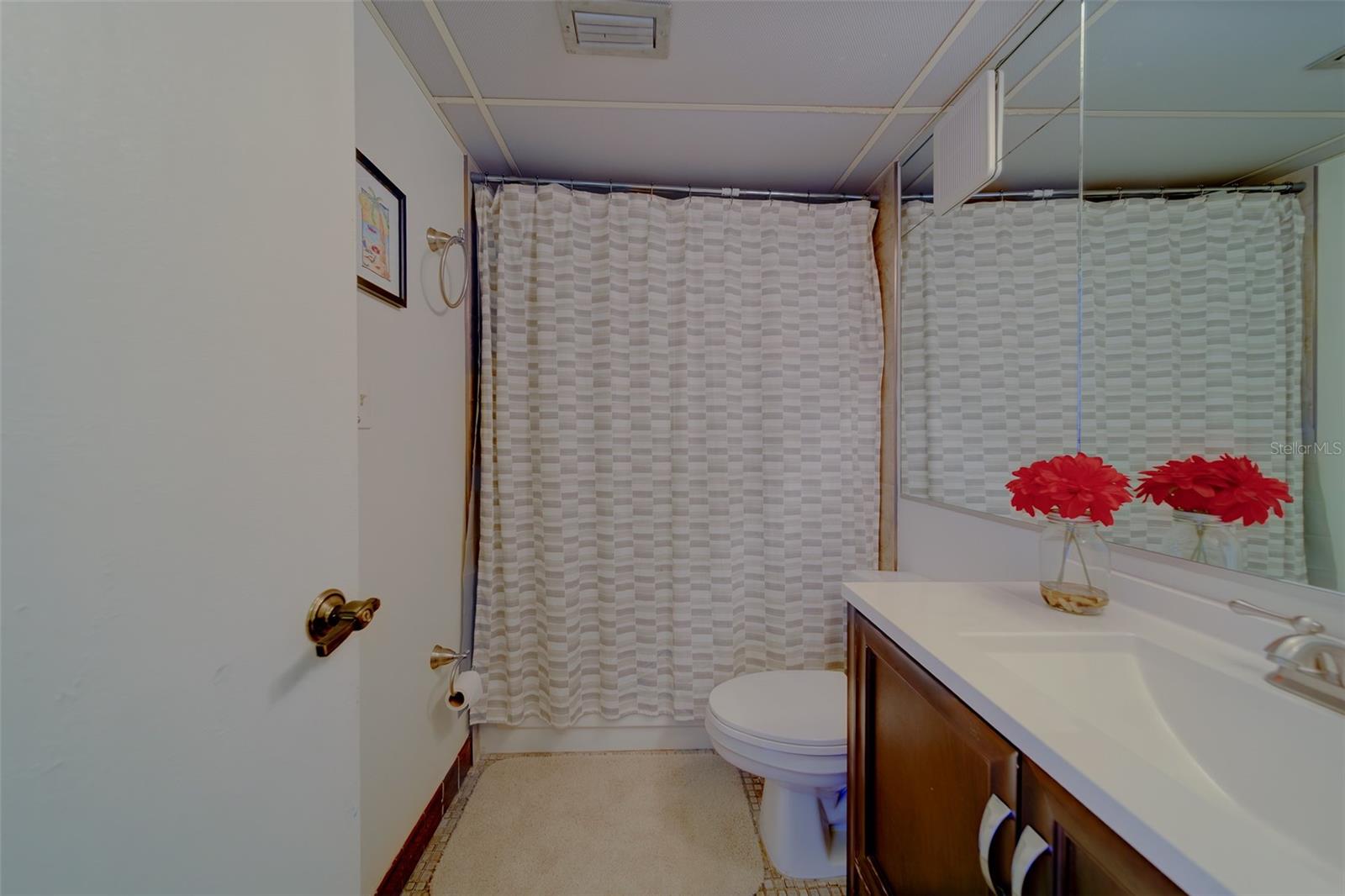 Image 54 of 78 For 51 Island Way 101