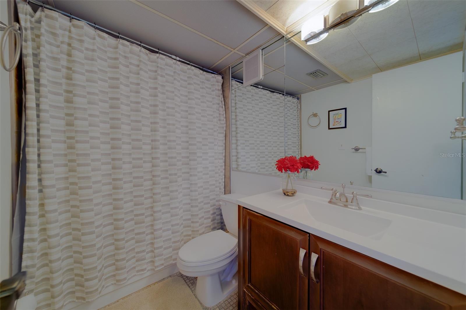 Image 55 of 78 For 51 Island Way 101