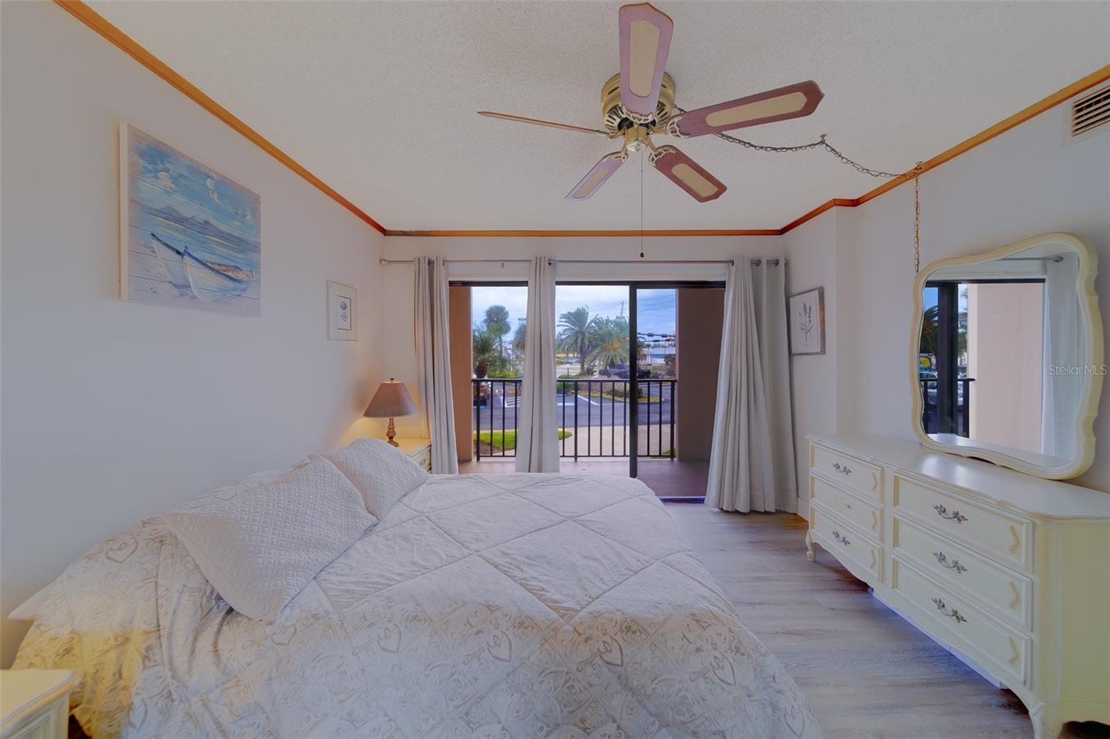 Image 57 of 78 For 51 Island Way 101