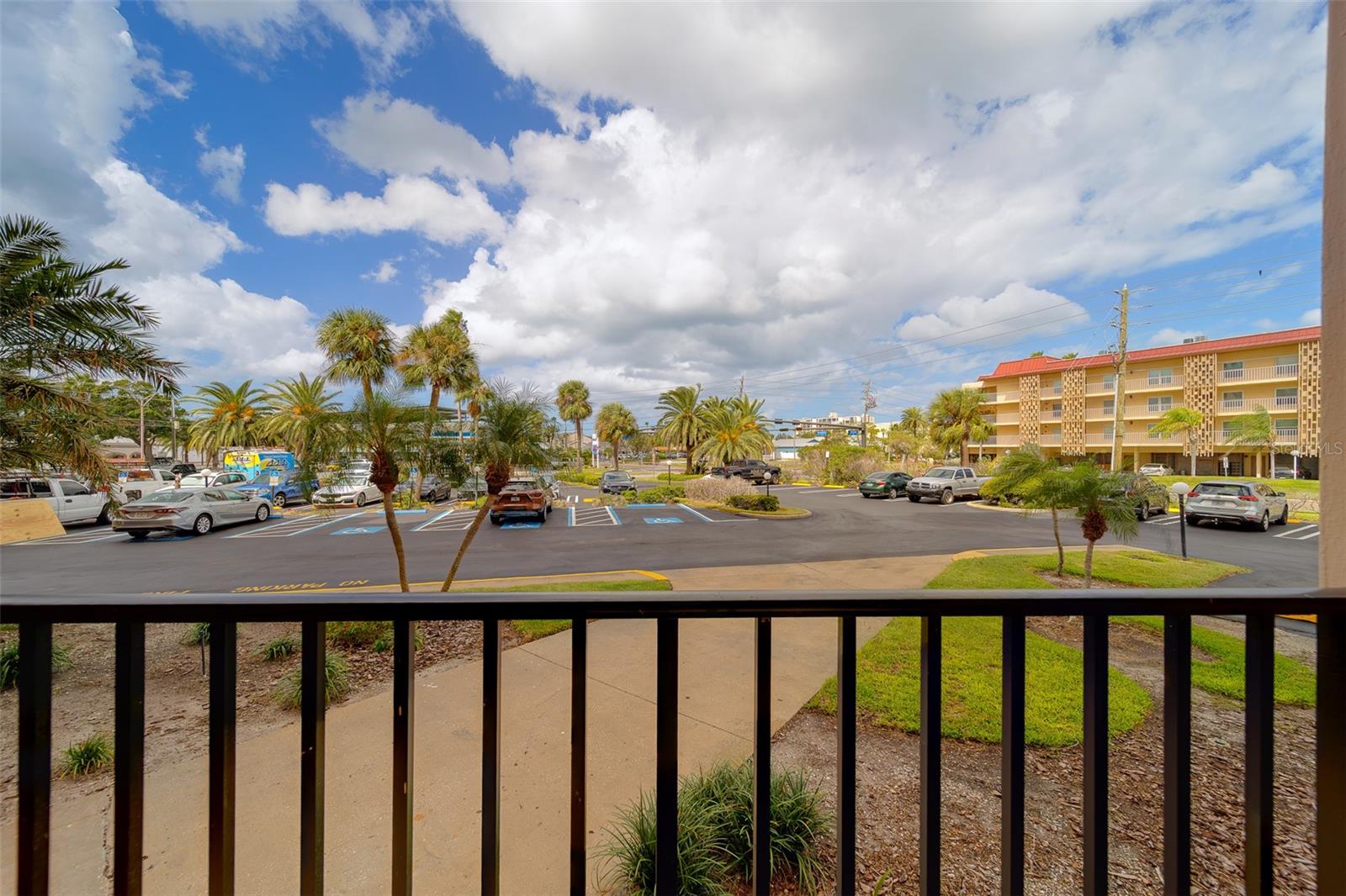 Image 62 of 78 For 51 Island Way 101