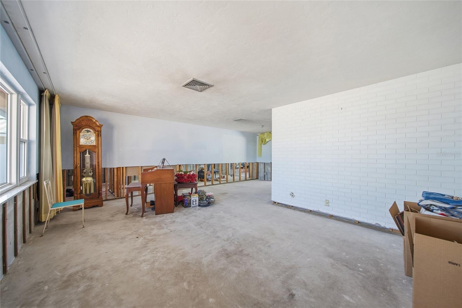 Image 14 of 29 For 4 Bellevue Drive