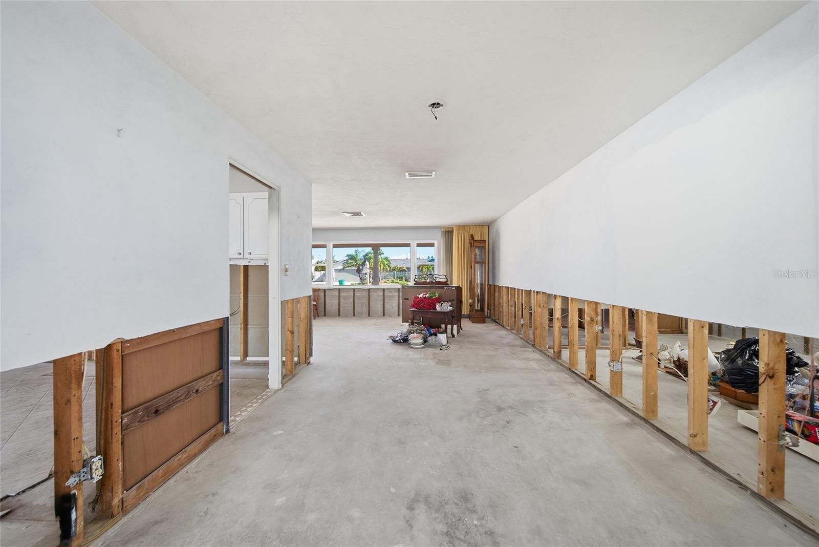 Image 15 of 29 For 4 Bellevue Drive