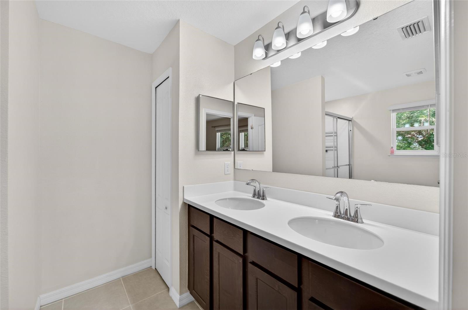 Image 33 of 85 For 3842 Hampstead Lane