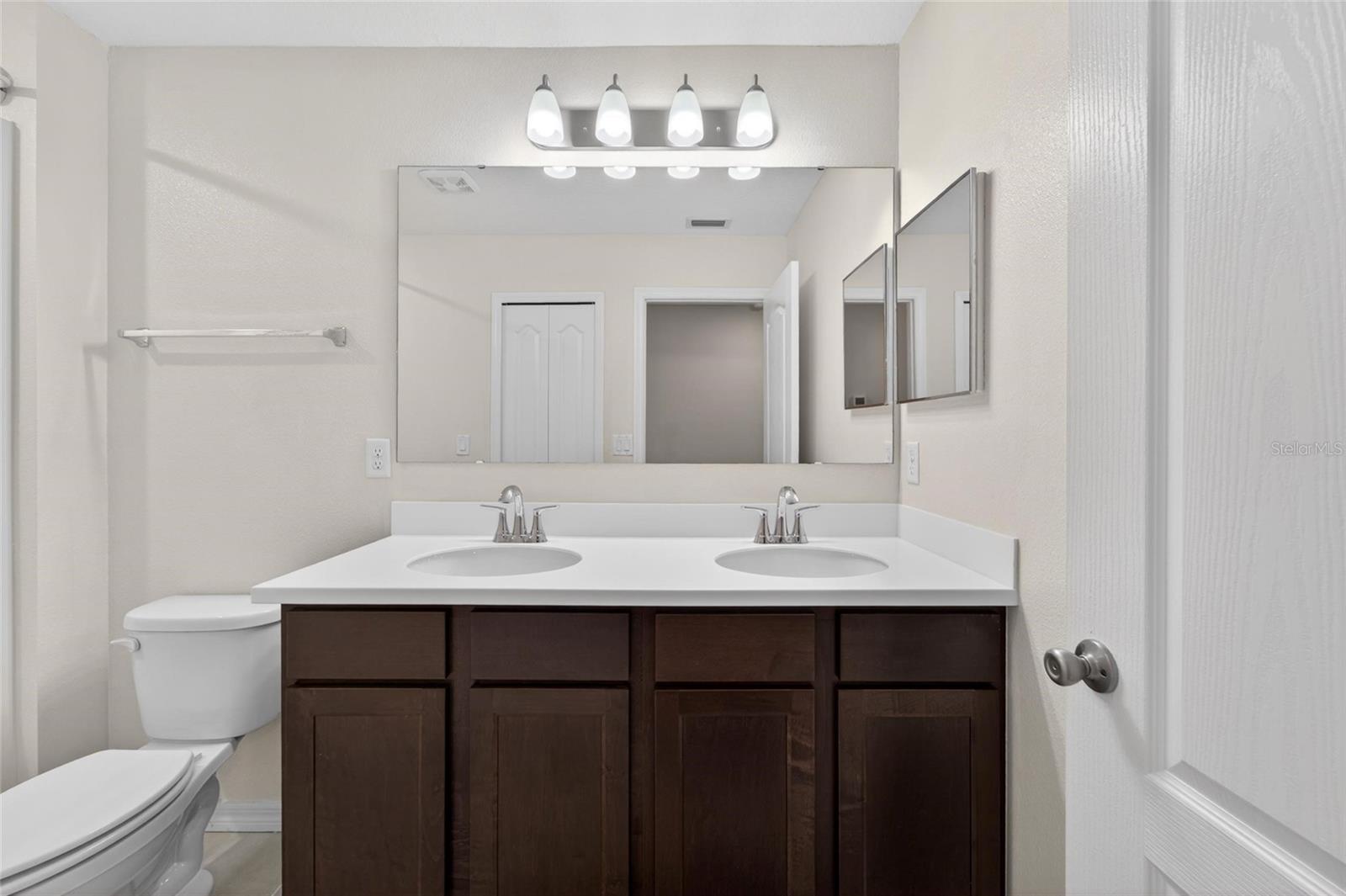 Image 46 of 85 For 3842 Hampstead Lane