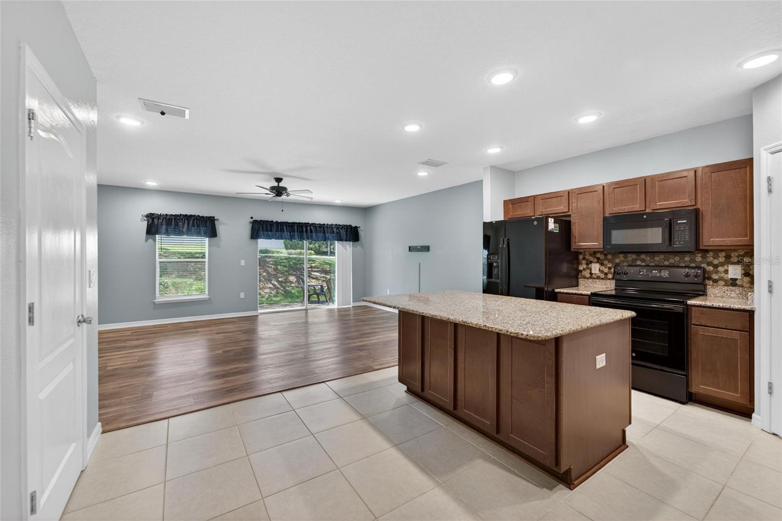 Image 7 of 85 For 3842 Hampstead Lane