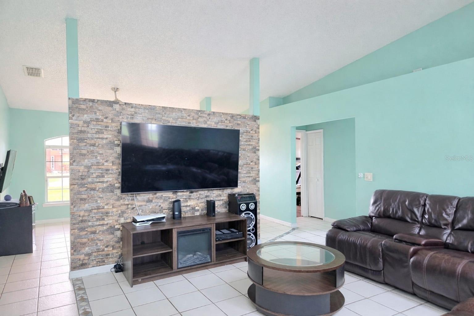 Image 7 of 25 For 664 Reindeer Drive