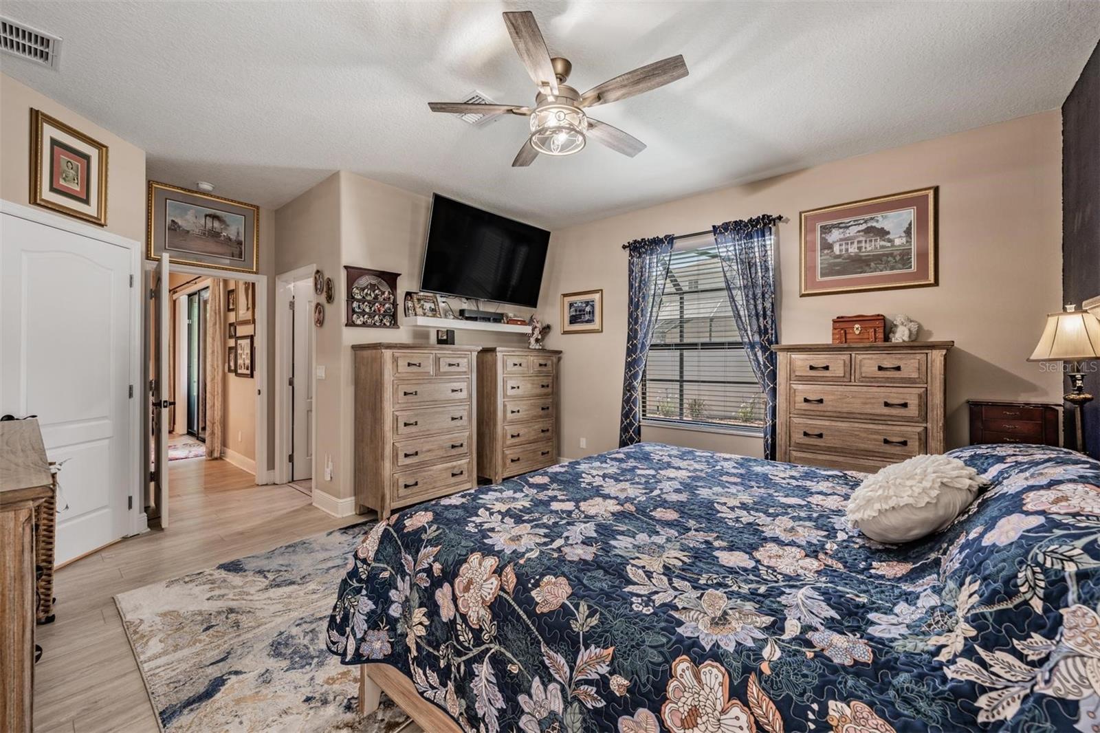 Image 11 of 38 For 16352 Laurel Garden Court