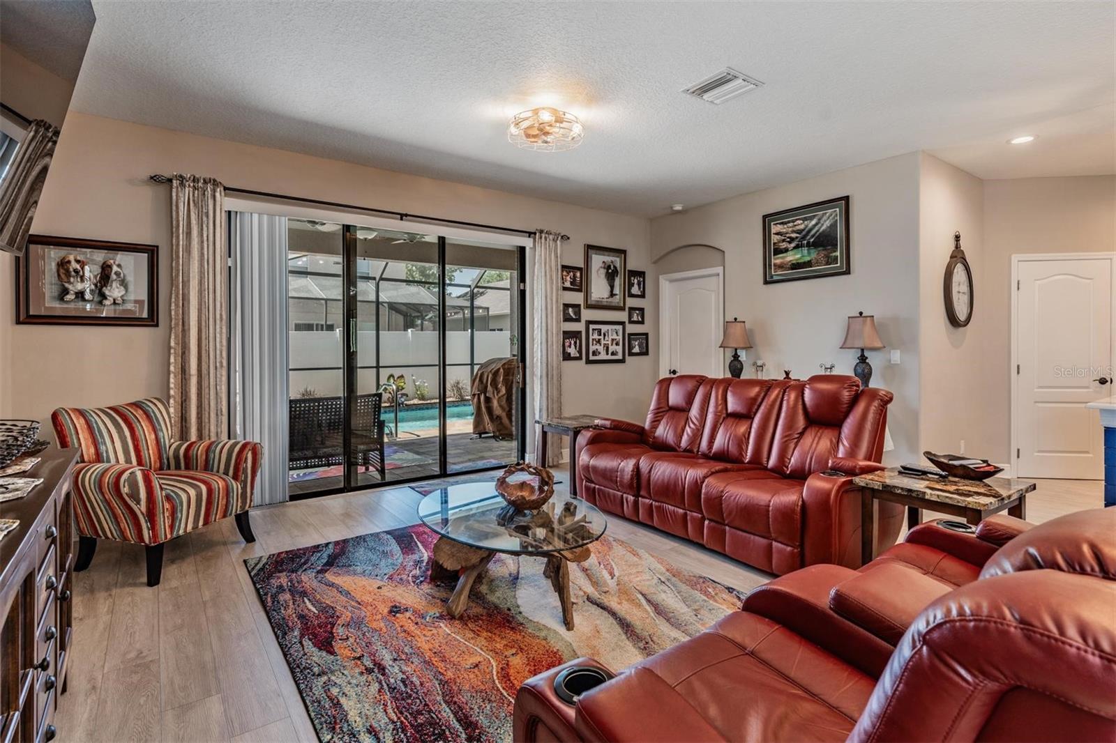 Image 21 of 38 For 16352 Laurel Garden Court