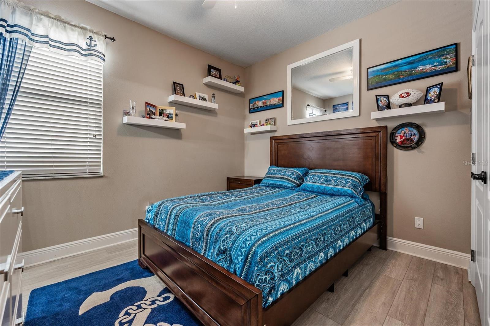 Image 7 of 38 For 16352 Laurel Garden Court