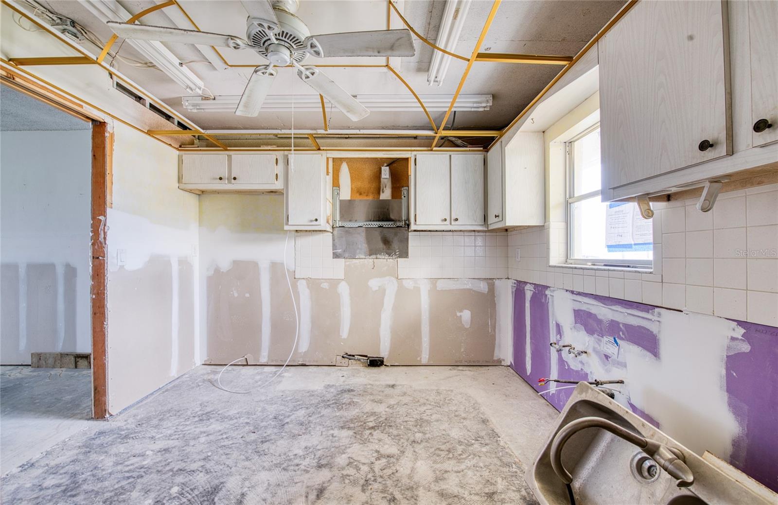 Image 10 of 50 For 4775 Cove Circle 106