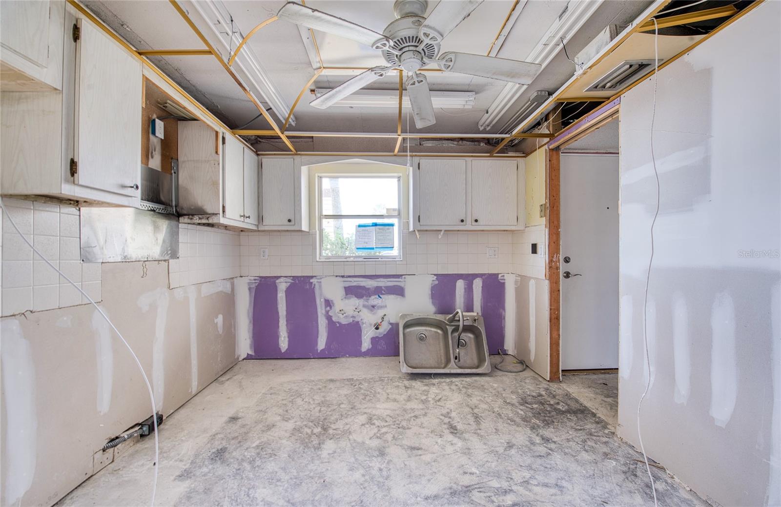 Image 11 of 50 For 4775 Cove Circle 106