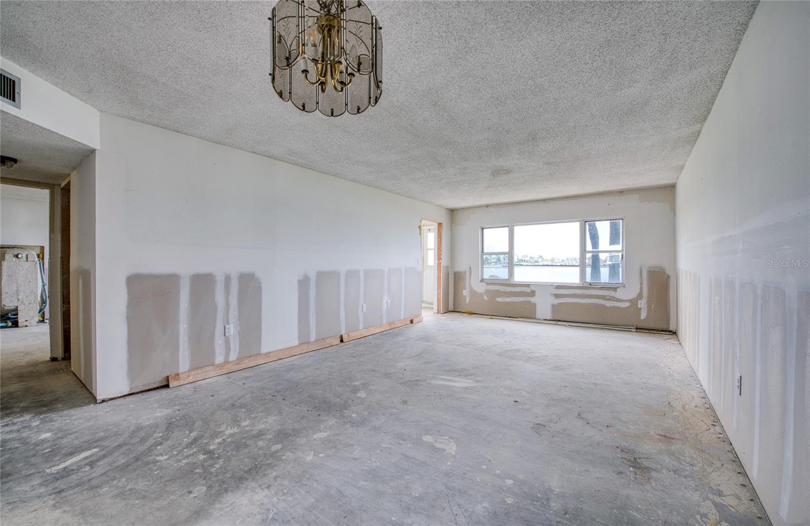 Image 12 of 50 For 4775 Cove Circle 106