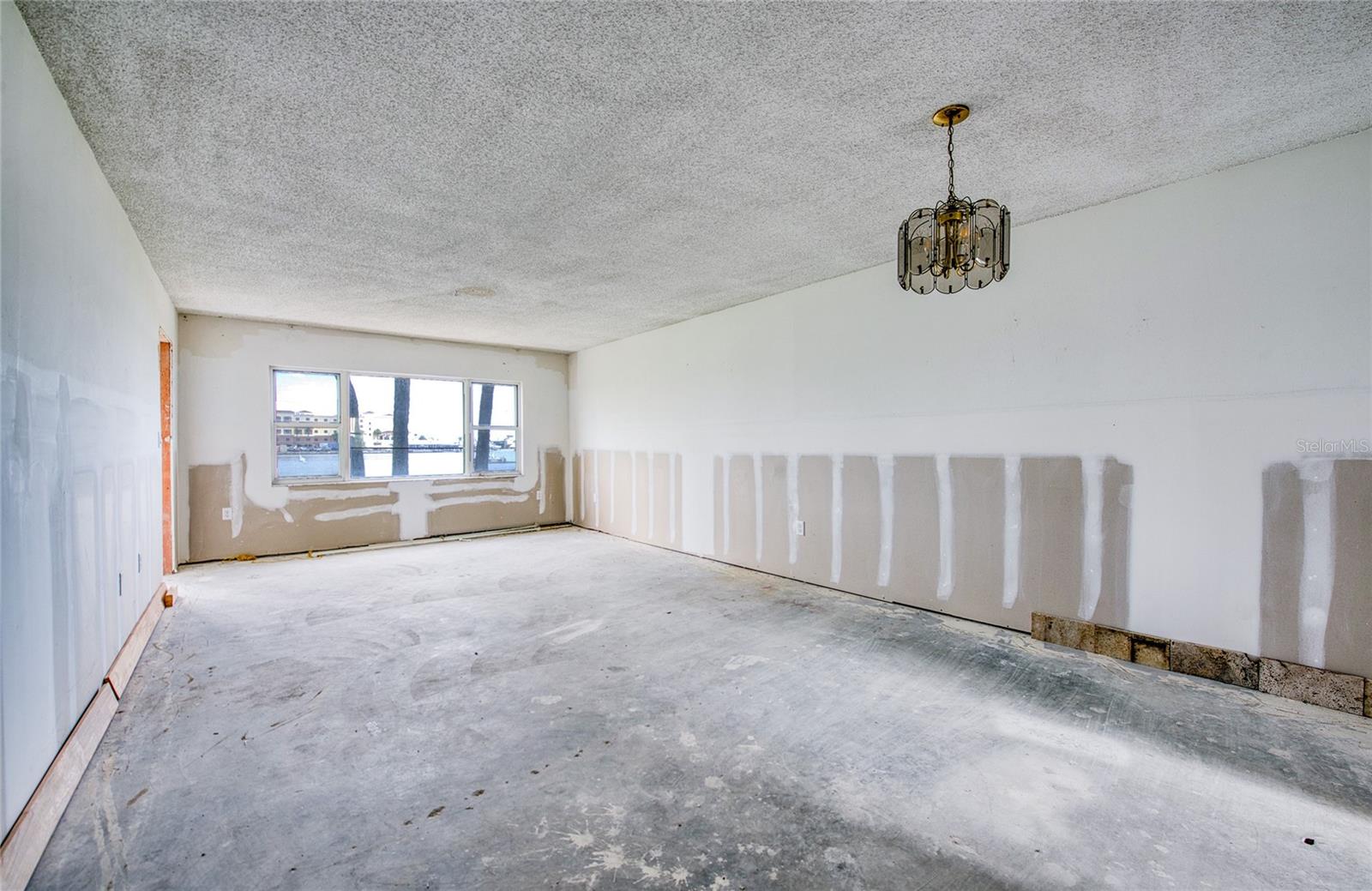 Image 13 of 50 For 4775 Cove Circle 106