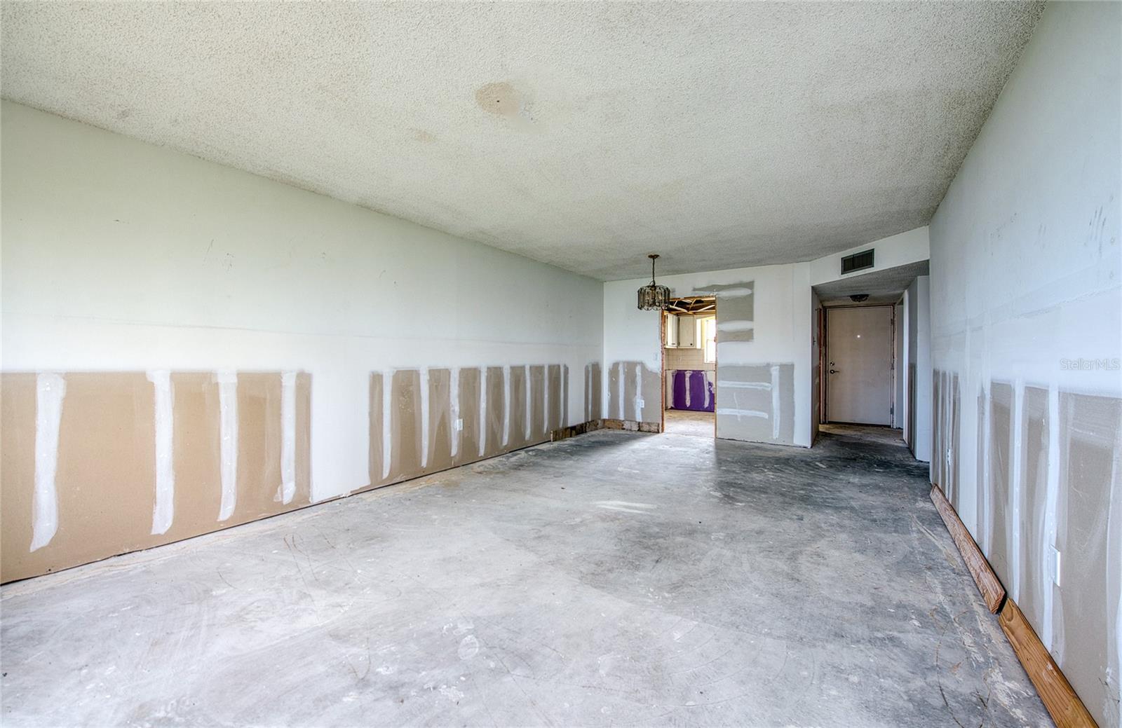 Image 15 of 50 For 4775 Cove Circle 106