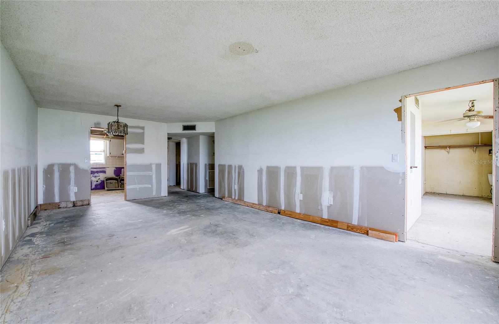 Image 16 of 50 For 4775 Cove Circle 106