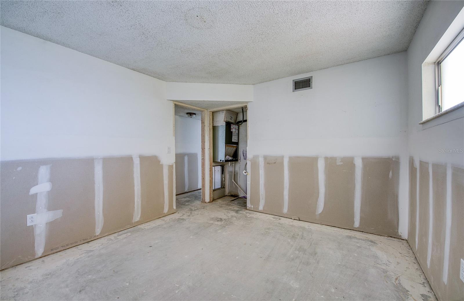 Image 18 of 50 For 4775 Cove Circle 106