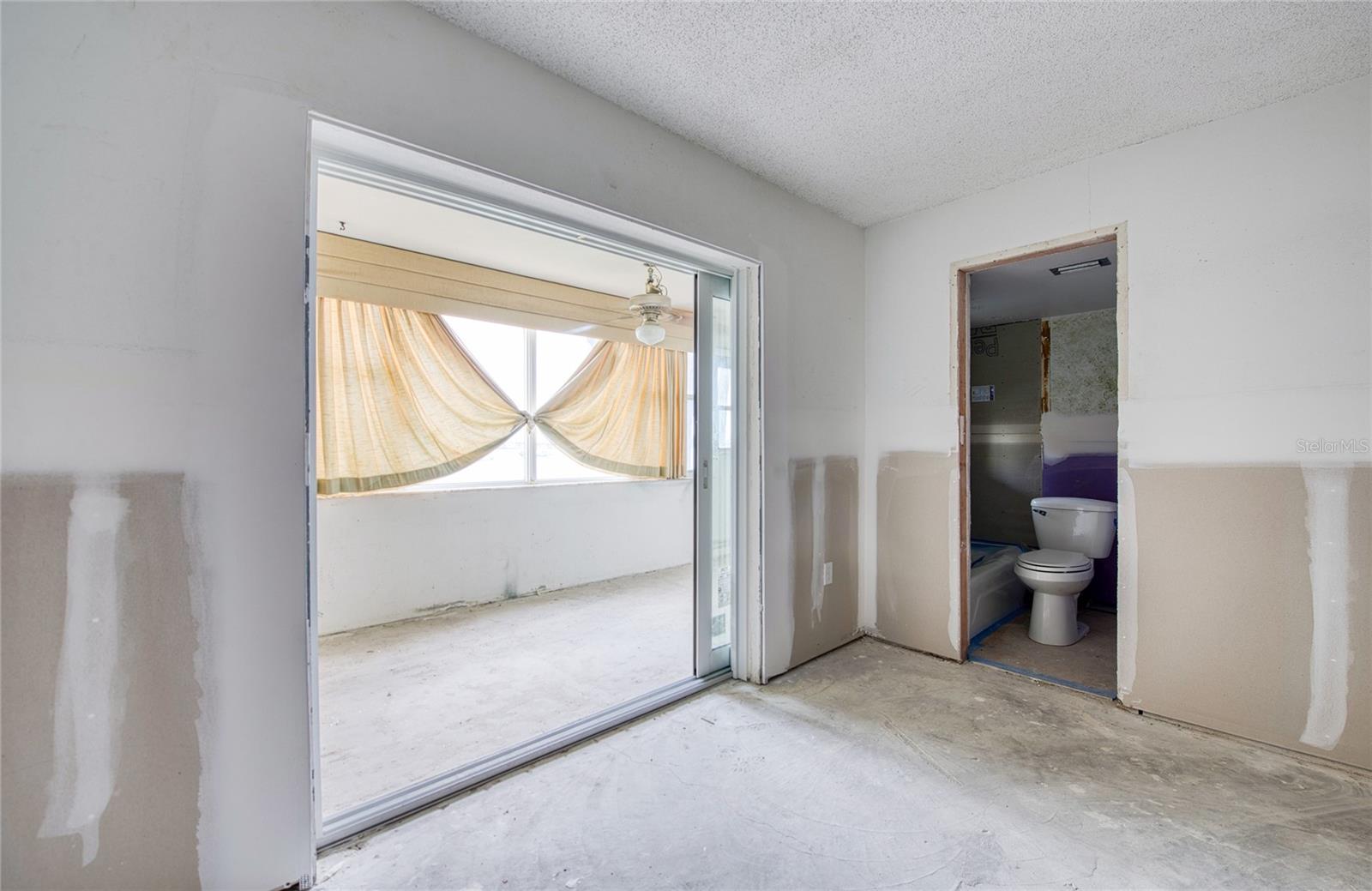 Image 24 of 50 For 4775 Cove Circle 106