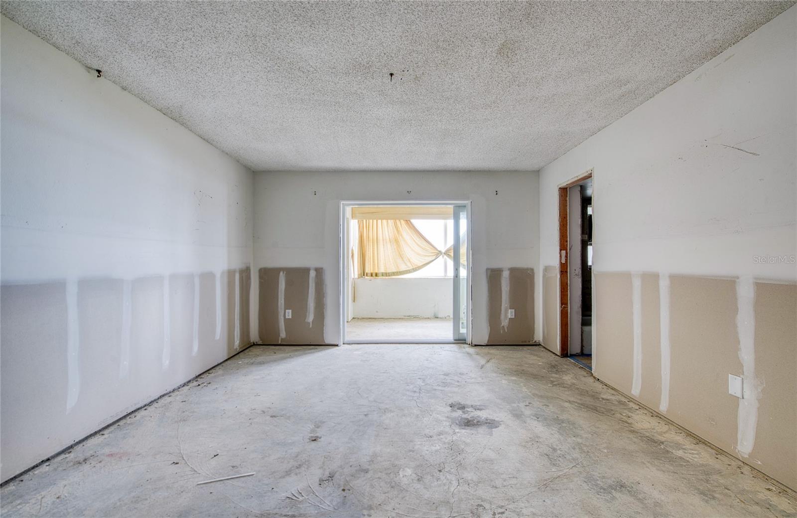 Image 25 of 50 For 4775 Cove Circle 106