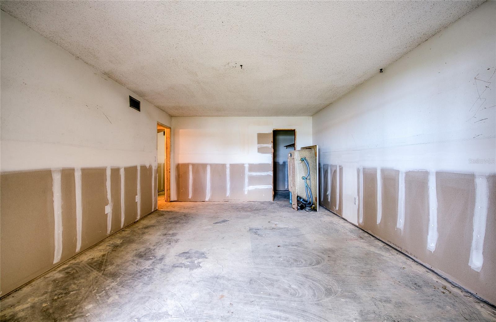 Image 27 of 50 For 4775 Cove Circle 106