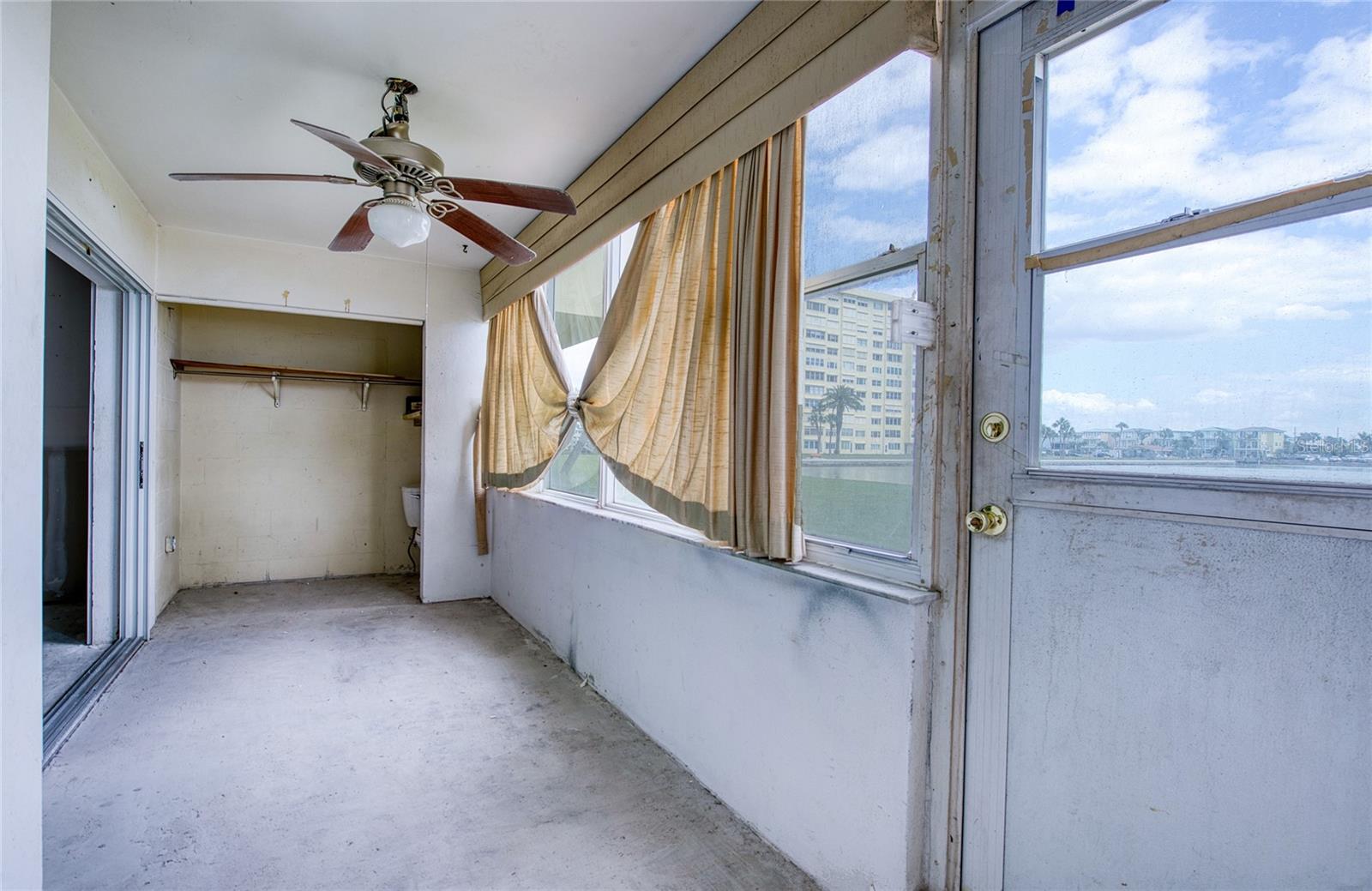 Image 28 of 50 For 4775 Cove Circle 106