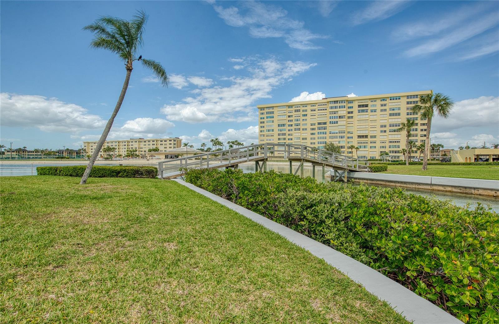 Image 30 of 50 For 4775 Cove Circle 106