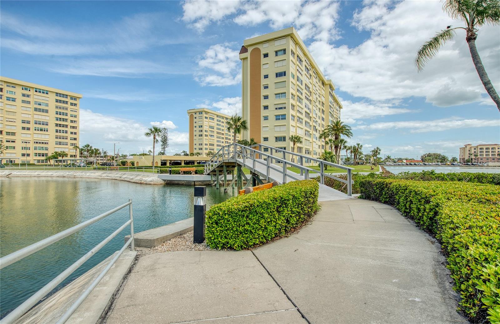 Image 31 of 50 For 4775 Cove Circle 106