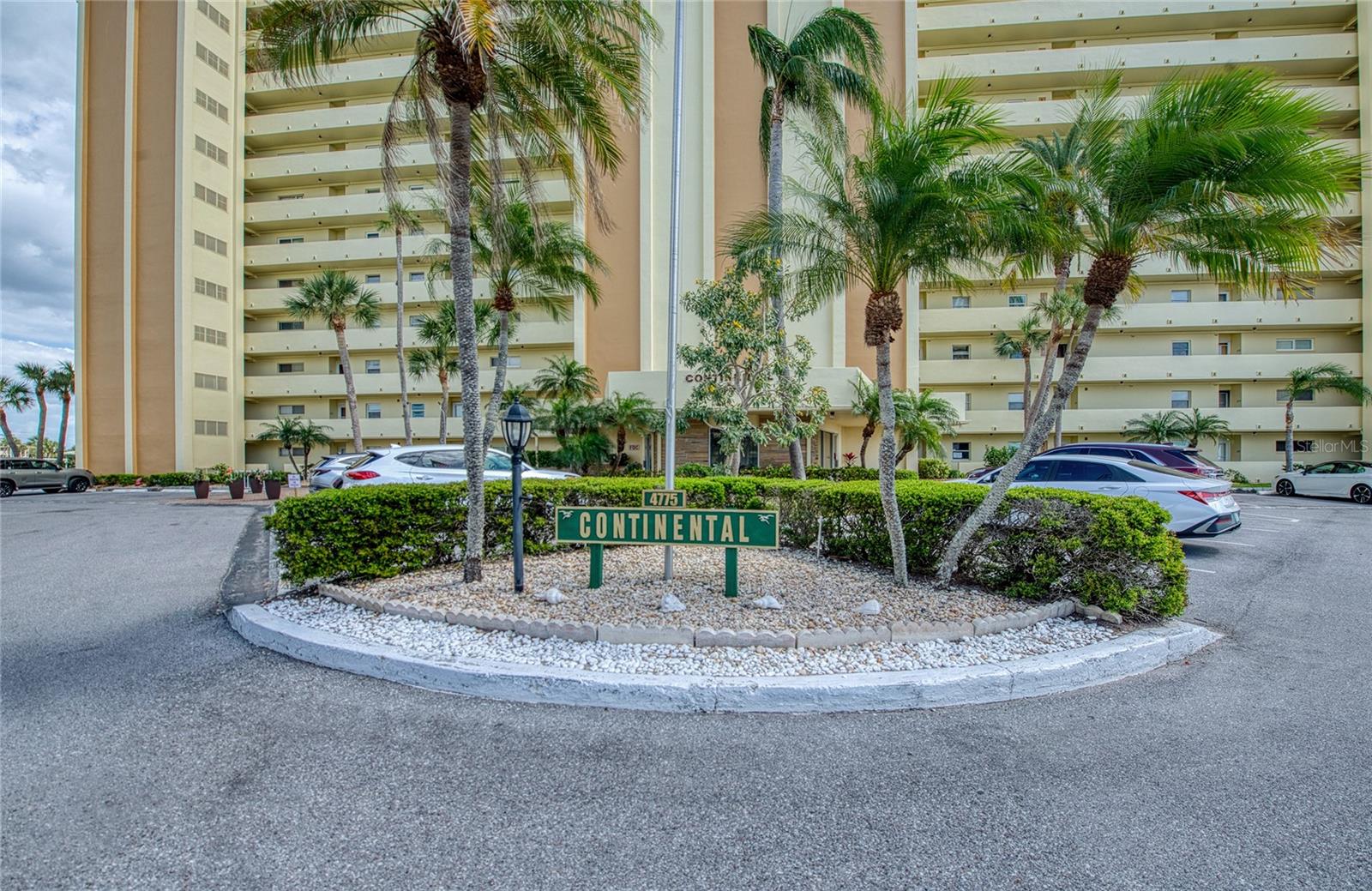 Image 4 of 50 For 4775 Cove Circle 106