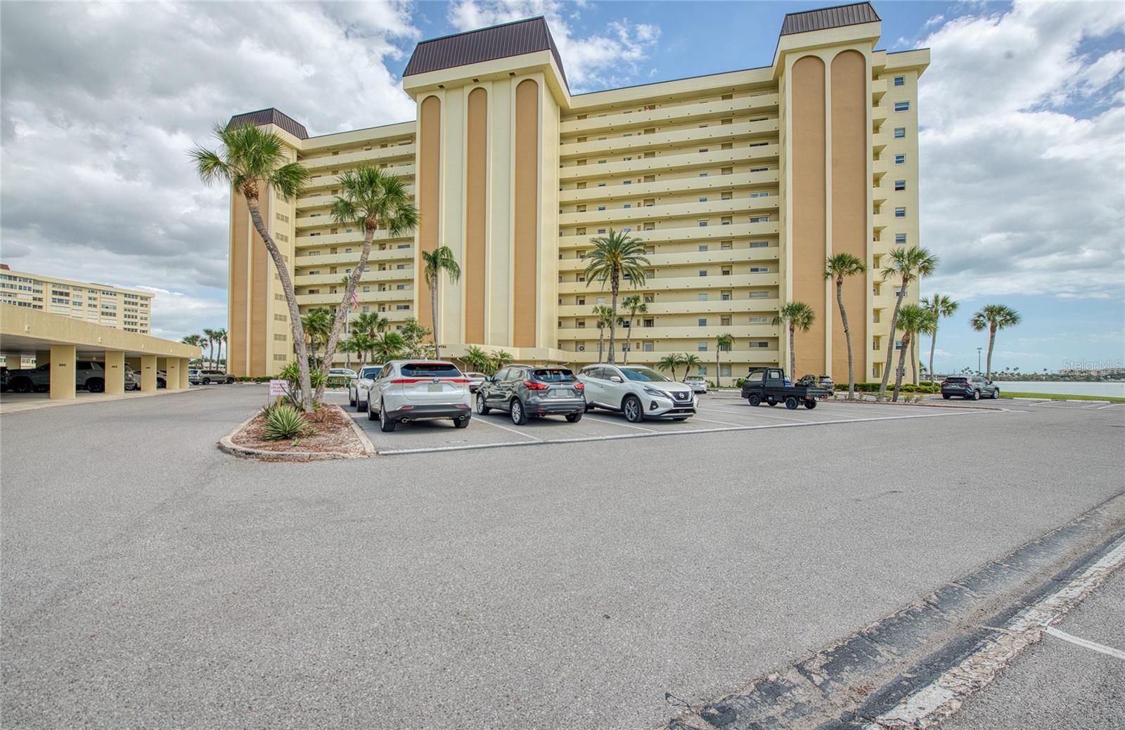 Image 43 of 50 For 4775 Cove Circle 106