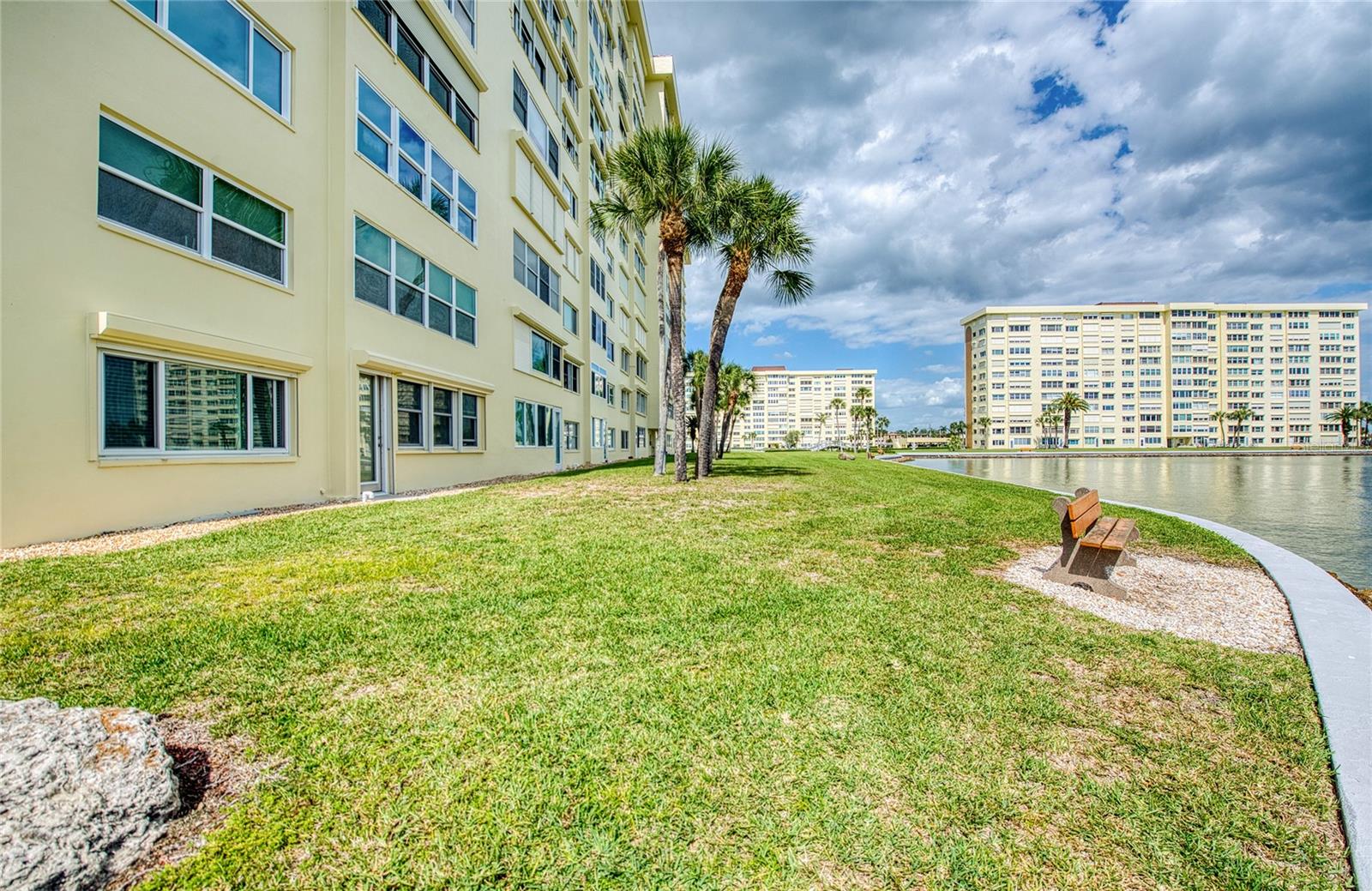 Image 9 of 50 For 4775 Cove Circle 106