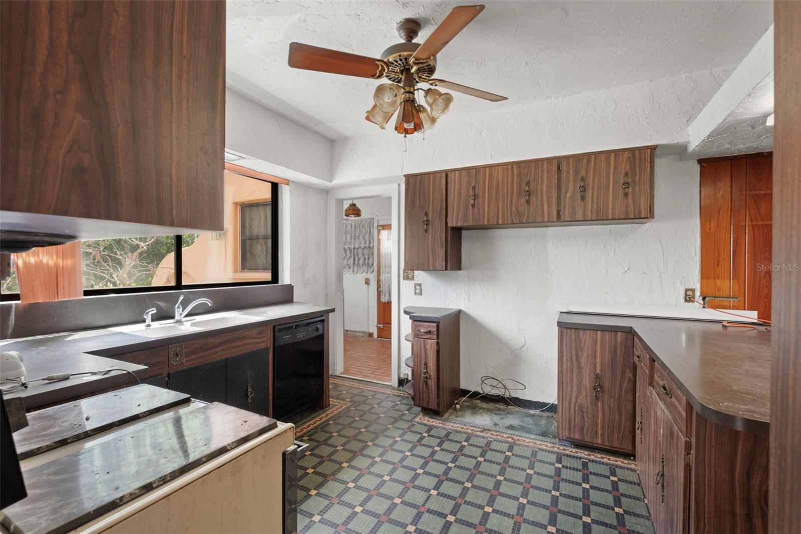 Image 12 of 72 For 7010 Park Street S