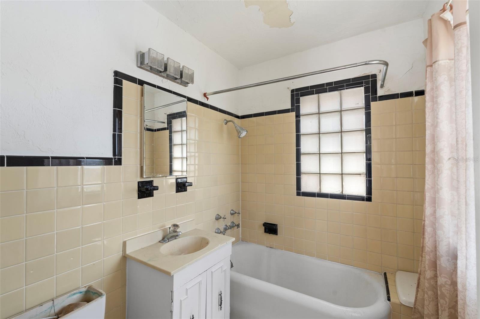 Image 36 of 72 For 7010 Park Street S