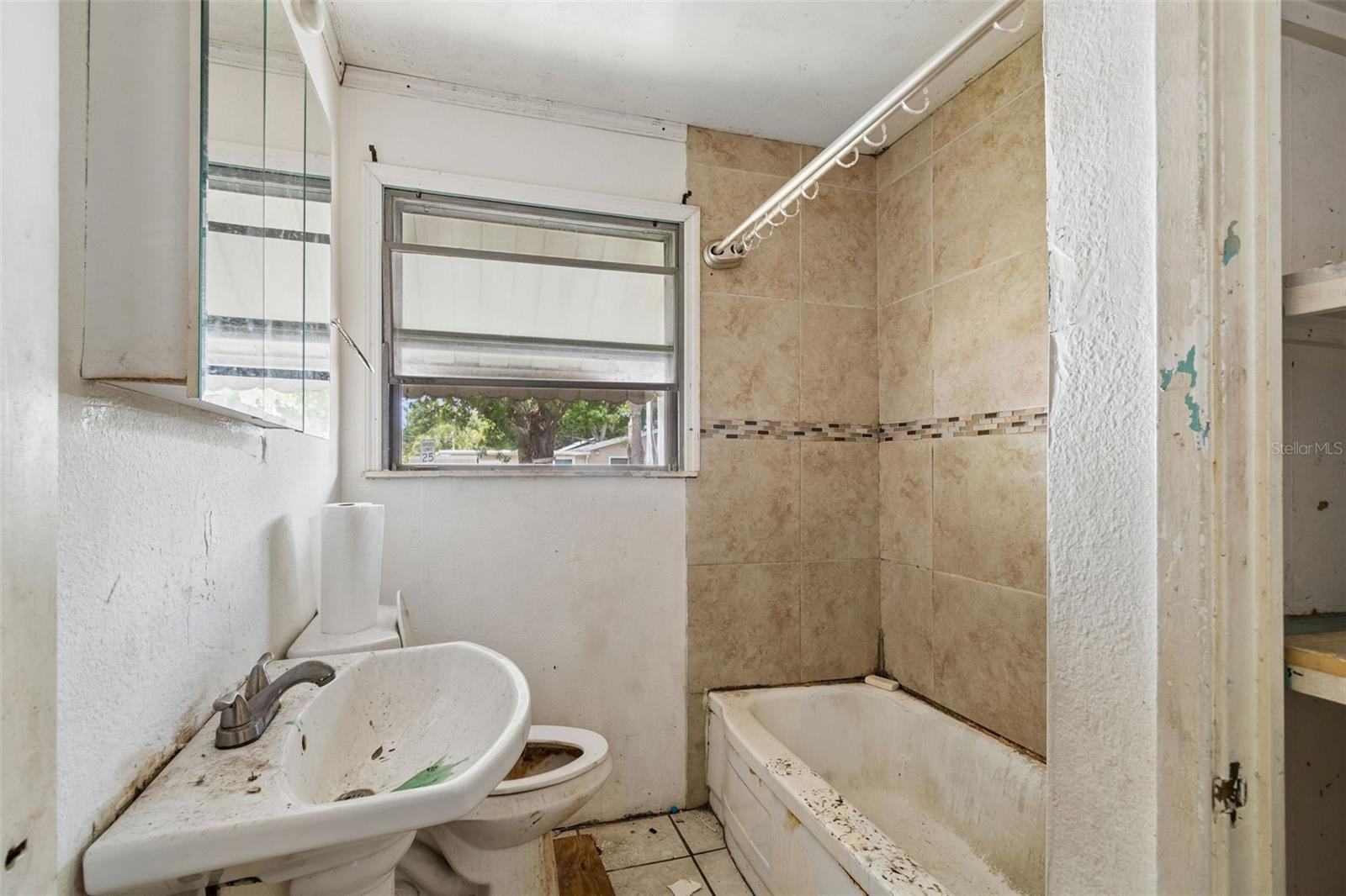 Image 11 of 12 For 5262 5th Avenue N