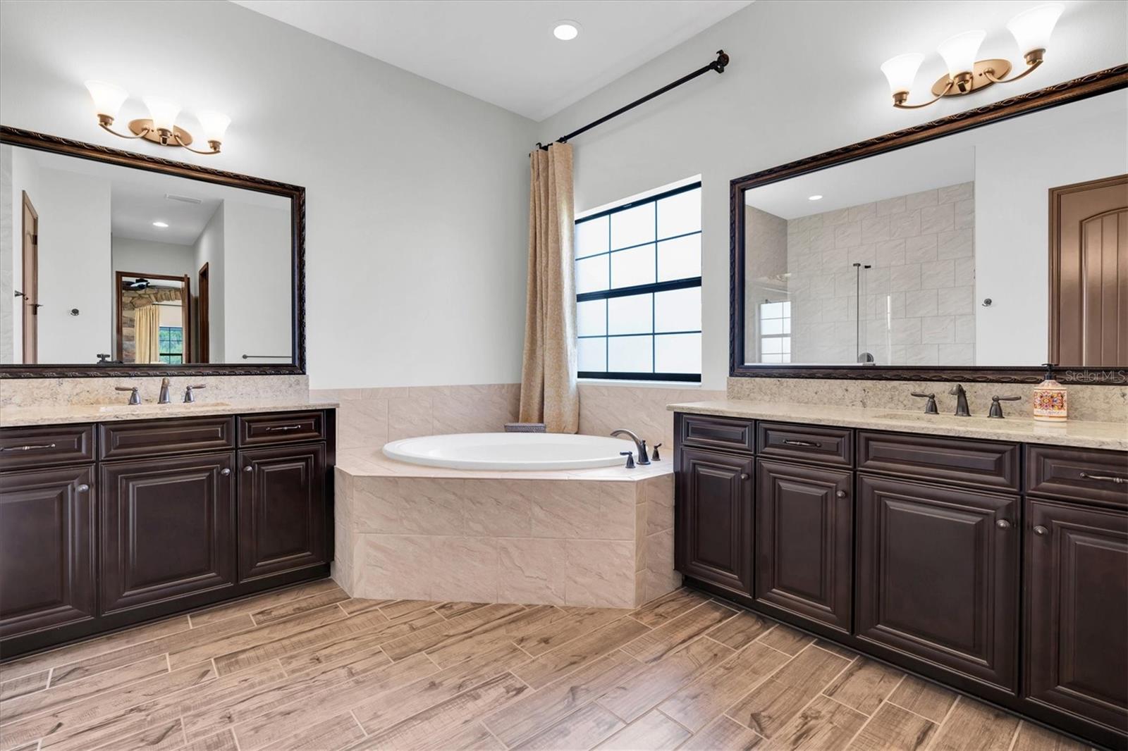 Image 25 of 99 For 3100 Barbour Trail