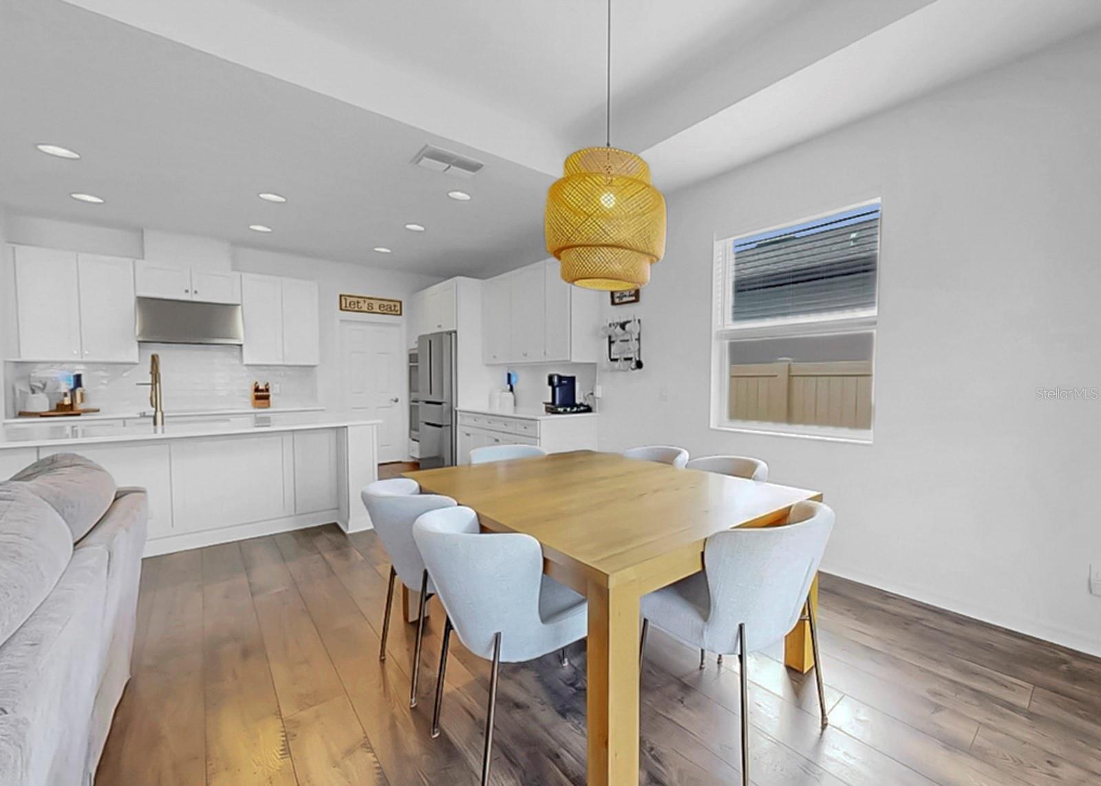 Listing photo id 10 for 10322 Wine Press Avenue