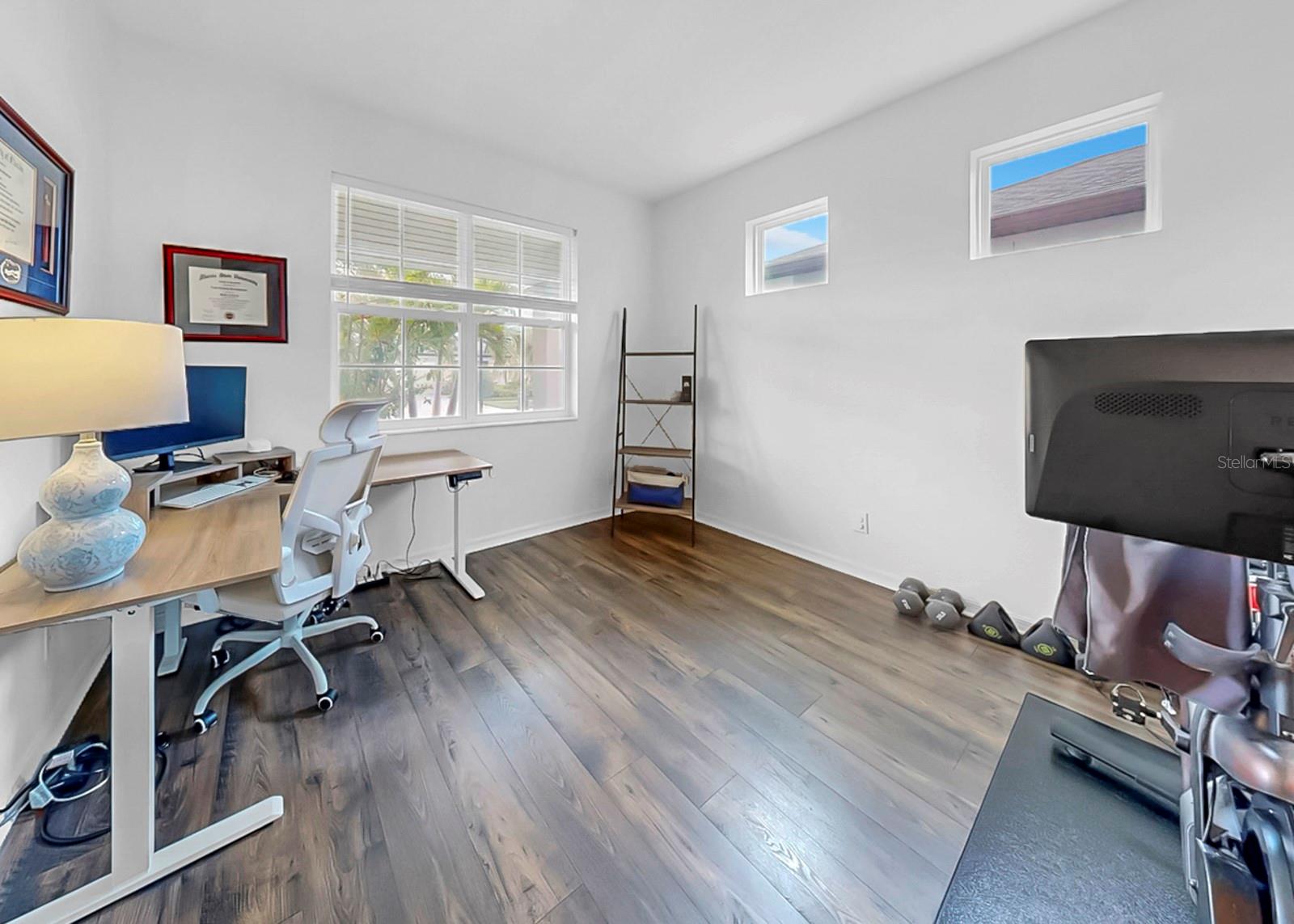 Listing photo id 19 for 10322 Wine Press Avenue