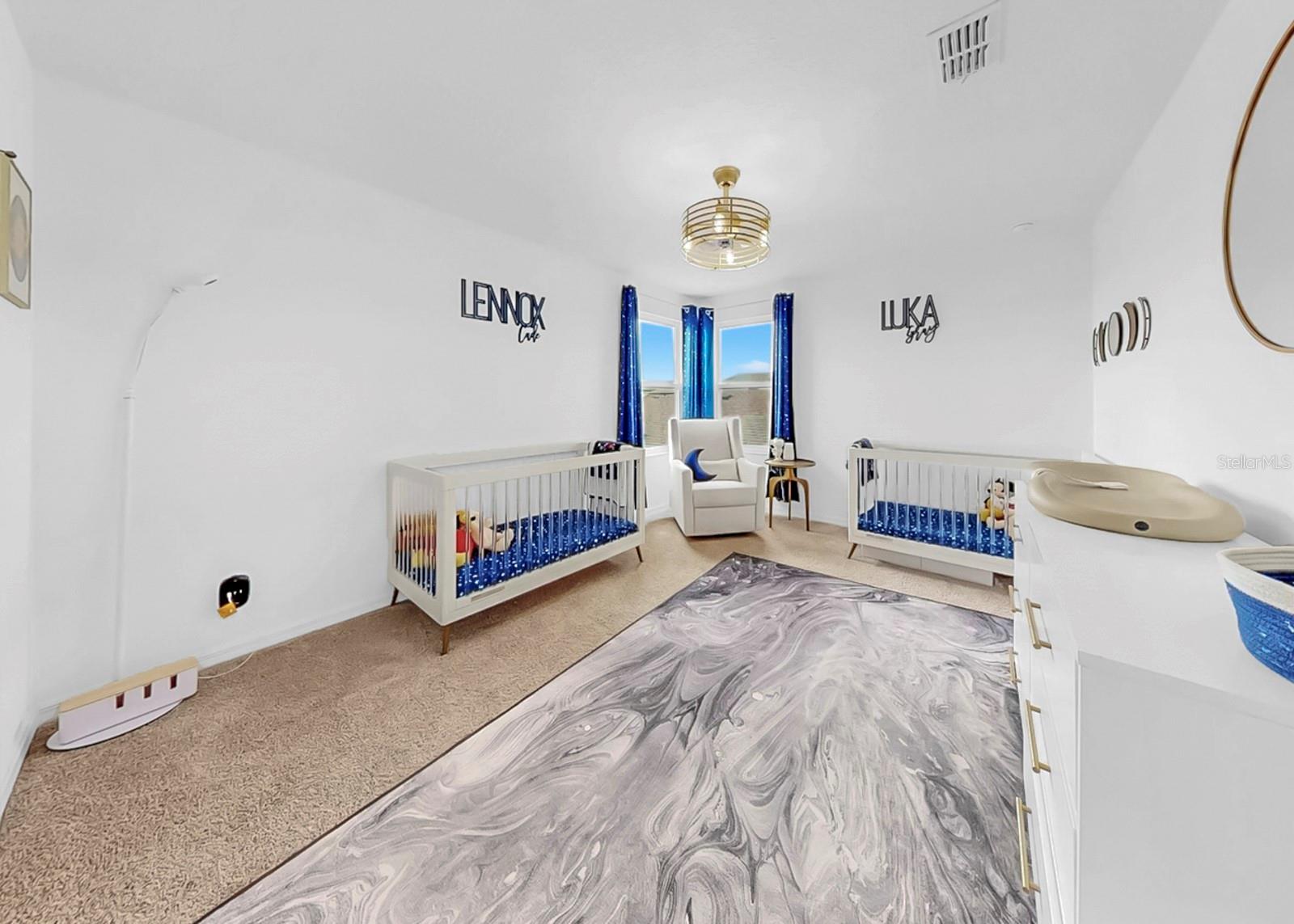 Listing photo id 35 for 10322 Wine Press Avenue