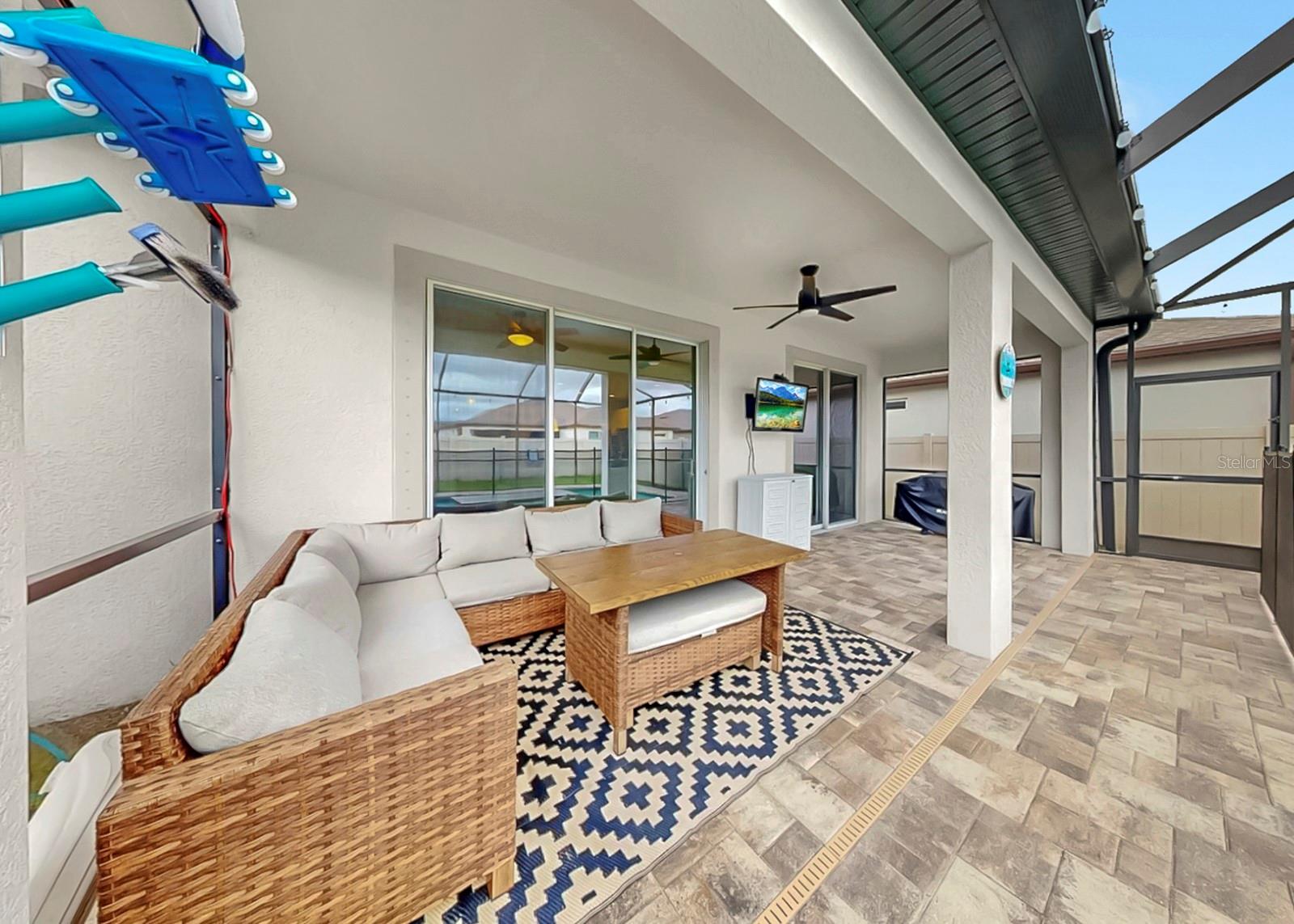 Listing photo id 41 for 10322 Wine Press Avenue