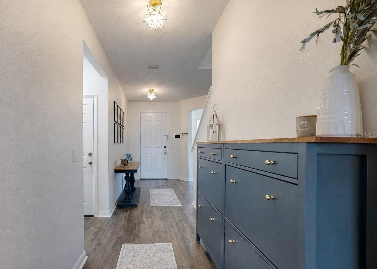 Listing photo id 3 for 10322 Wine Press Avenue