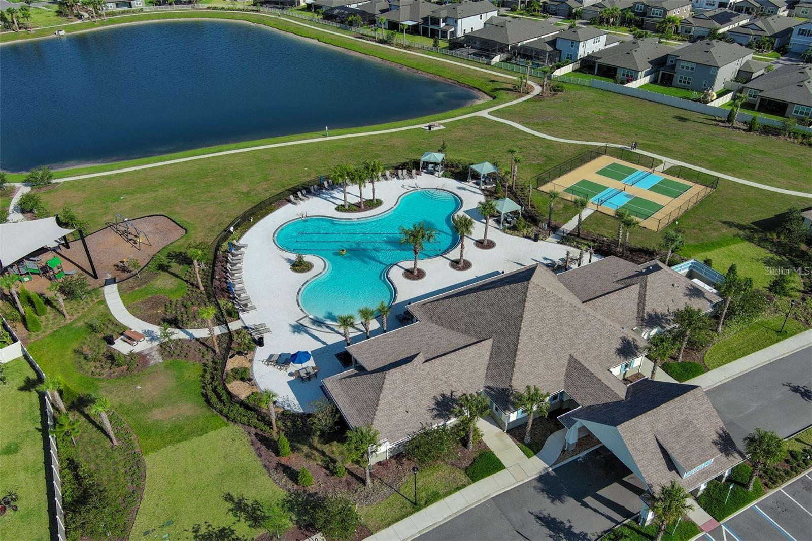 Listing photo id 48 for 10322 Wine Press Avenue