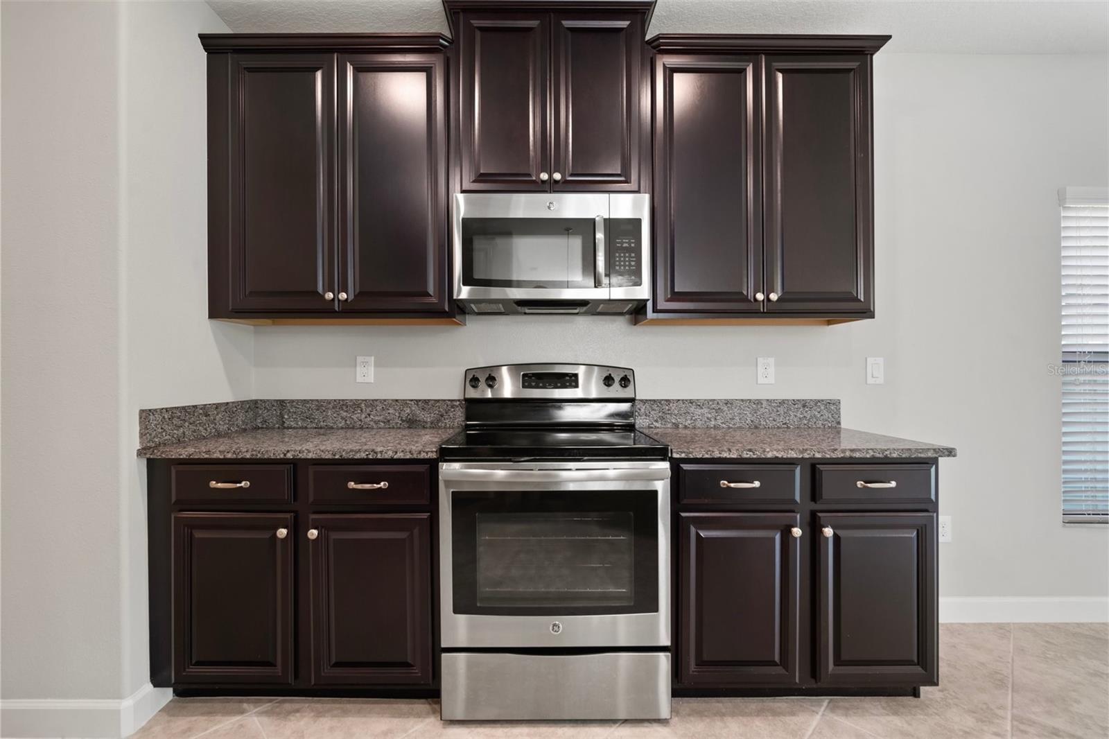 Image 11 of 62 For 1653 Ludington Avenue