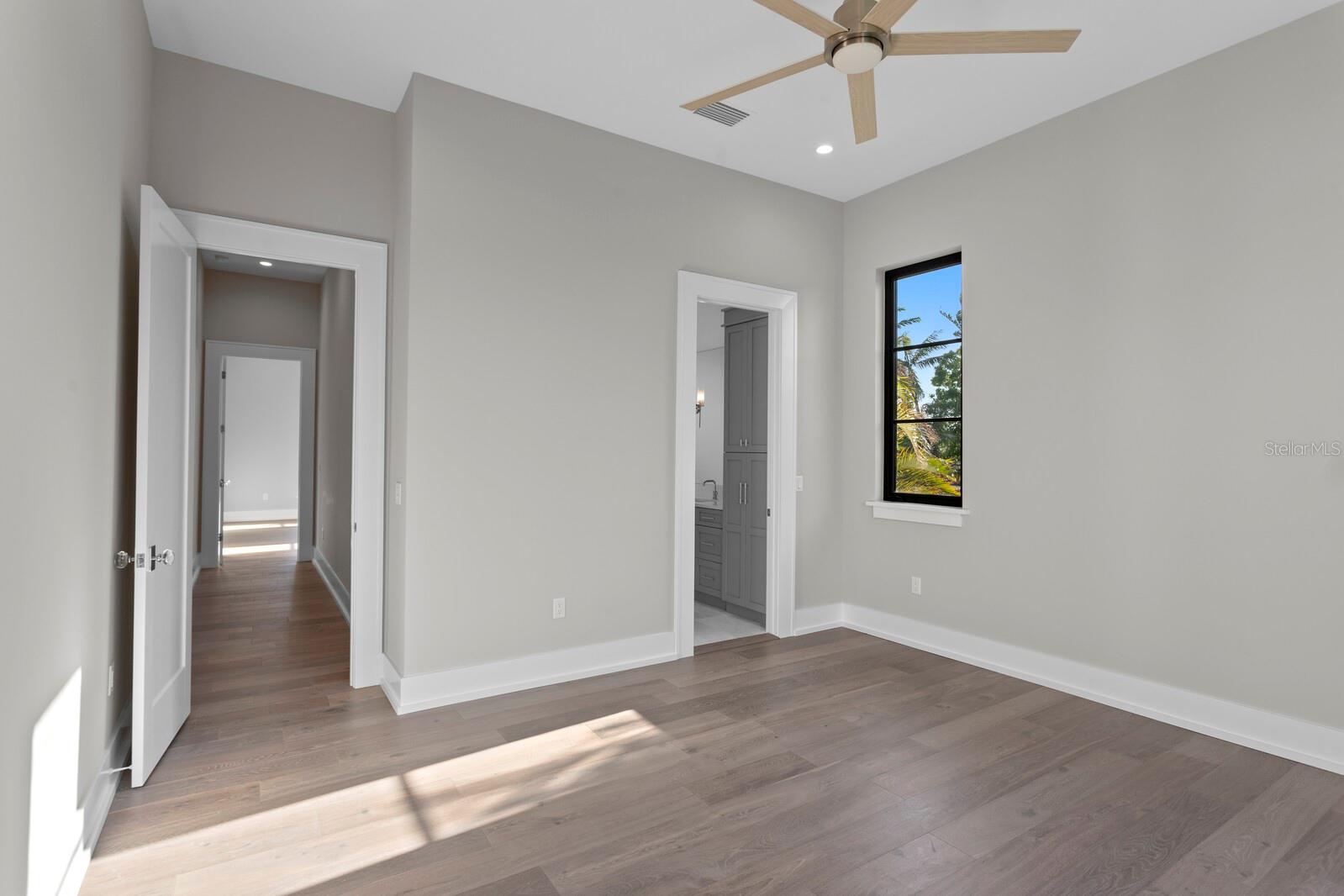 Image 32 of 59 For 337 Coffee Pot Drive Ne