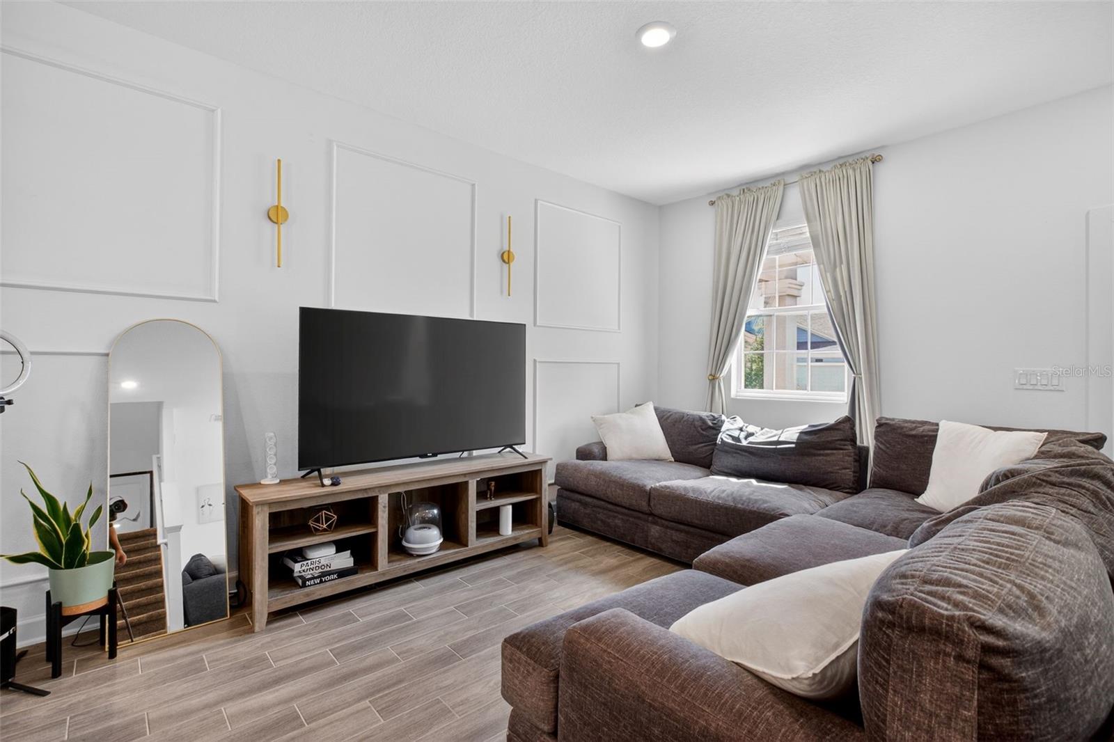 Image 5 of 32 For 3025 Ella Way